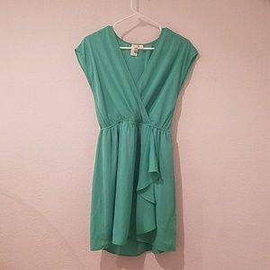 Sleeveless V-neck dress